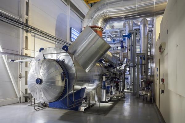 Industrielle Wärmepumpe in einem Gebäude