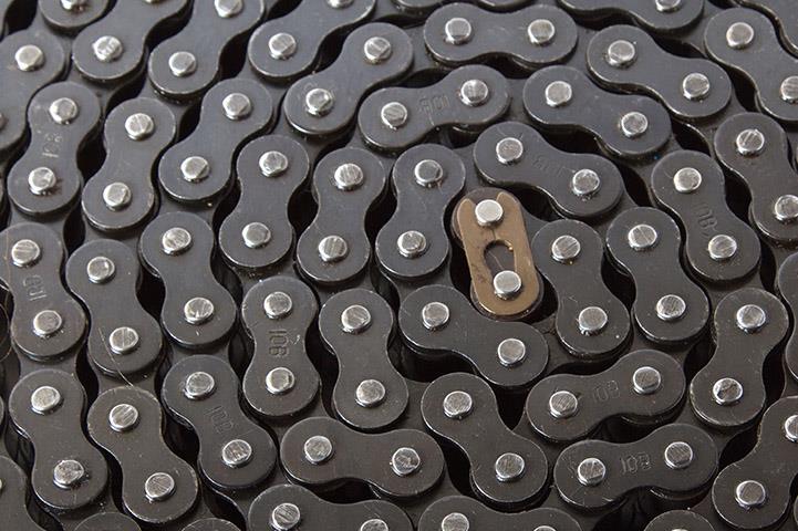 closeup of coiled up roller chain