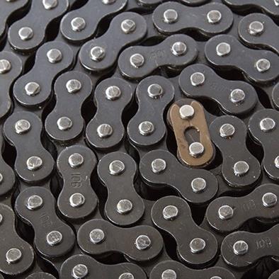 closeup of coiled up roller chain